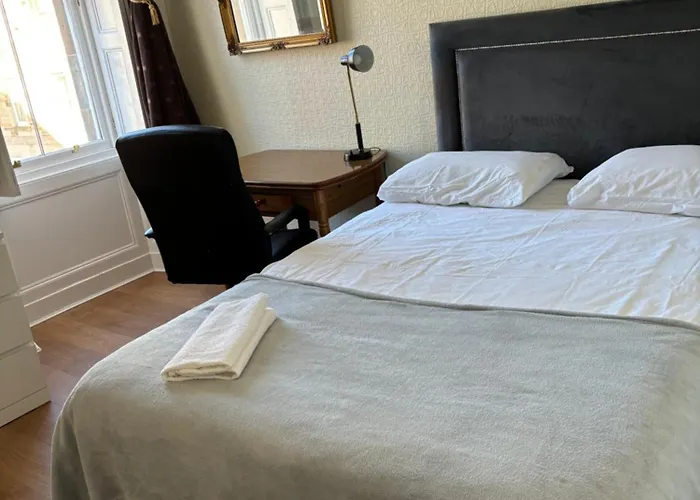 Apartment Newington Area